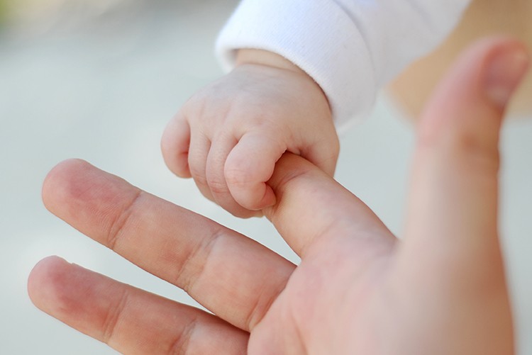 Quels sont vos droits en tant que maman indépendante ? Allocations, repos de maternité, indemnité de maternité, commande de titres-services Sodexo, dispense de paiement des cotisations sociales, allocation de naissance, allocations familiales